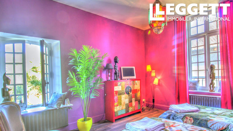 Maison - 470 m² - 10 pièces