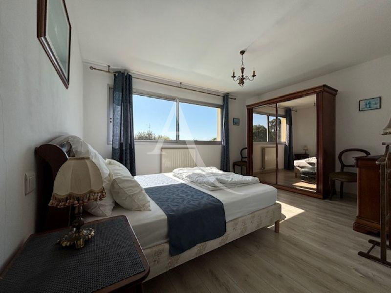 Maison - 204 m² - 9 pièces