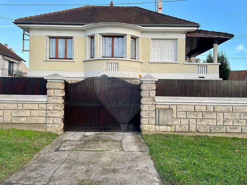 Maison - 98 m² - 5 pièces