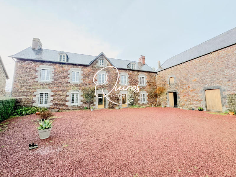 Maison - 230 m² - 7 pièces