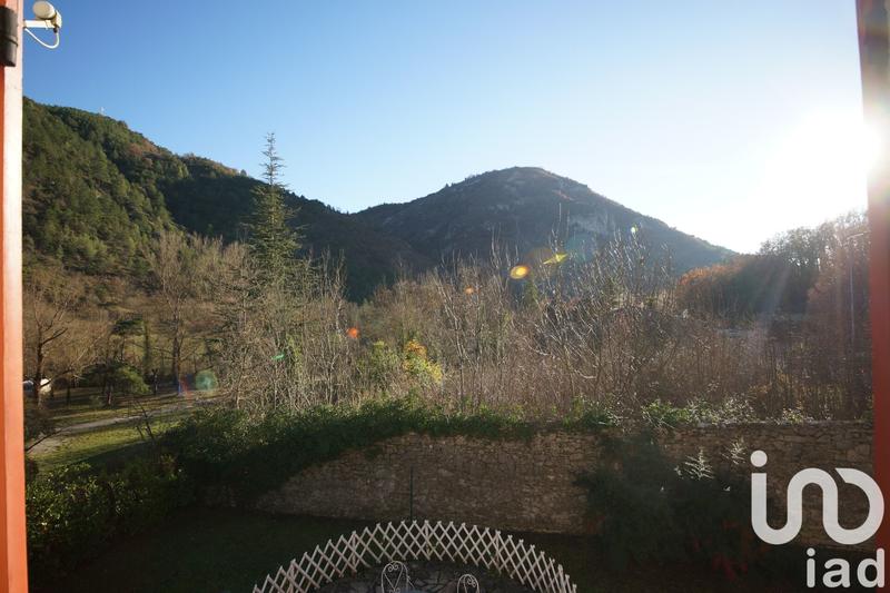 Maison - 235 m² - 10 pièces