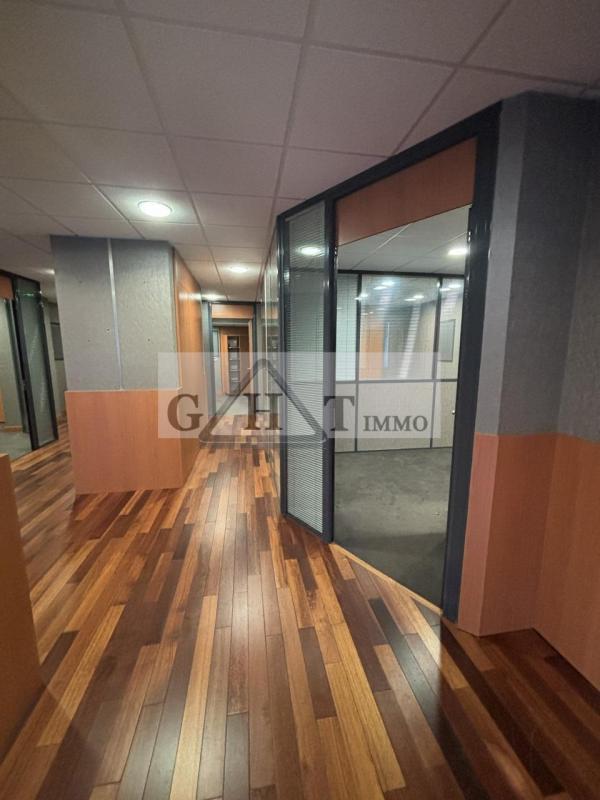 Local commercial - 284 m²