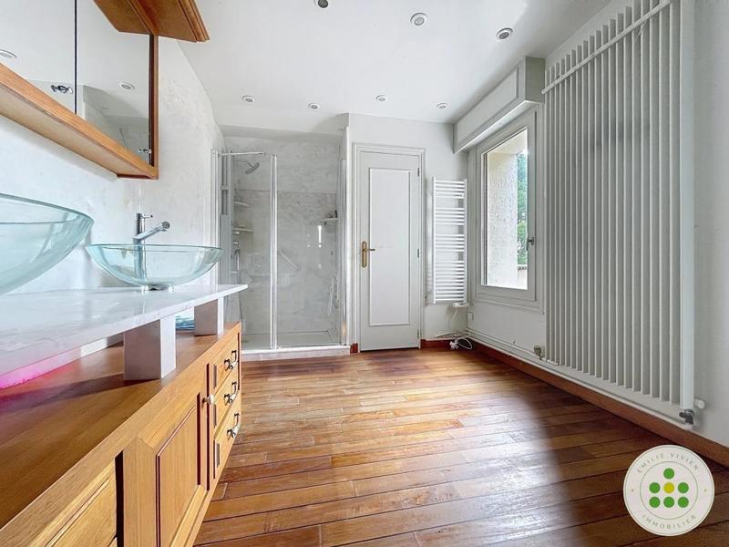 Maison - 330 m² - 8 pièces