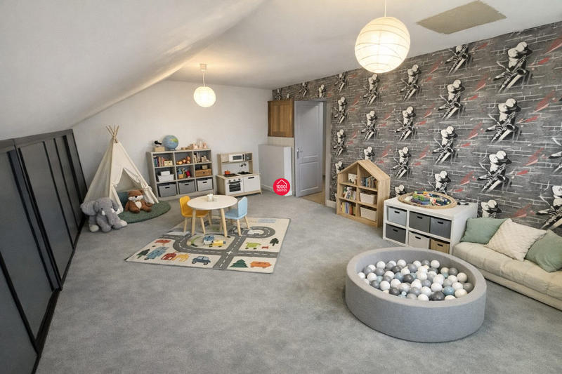 Maison - 237 m² - 12 pièces