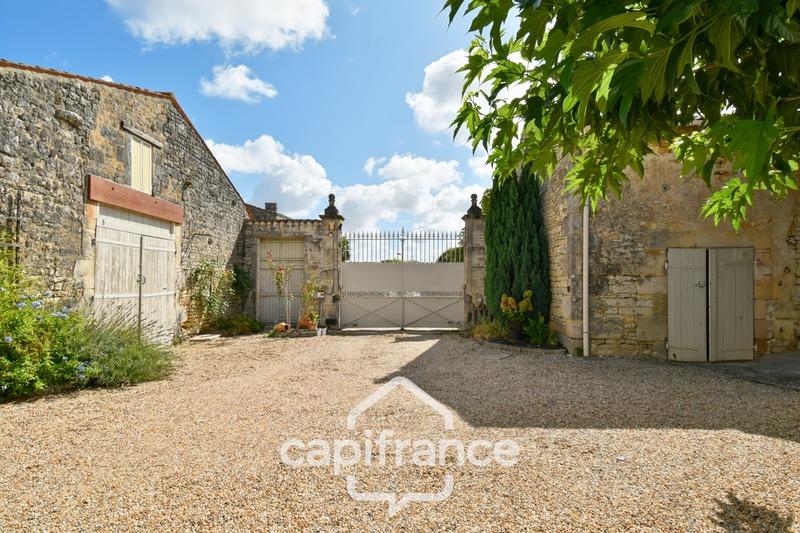 Maison - 268 m² - 10 pièces