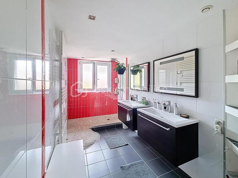 Maison d'architecte - 291 m² - 8 pièces