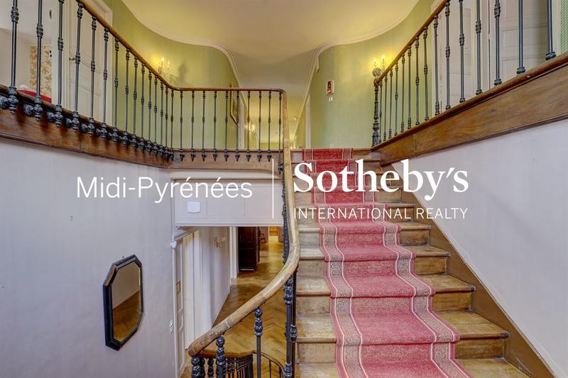 Château - 1 700 m² - 50 pièces