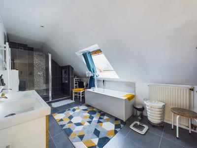 Appartement - 222 m² - 5 pièces