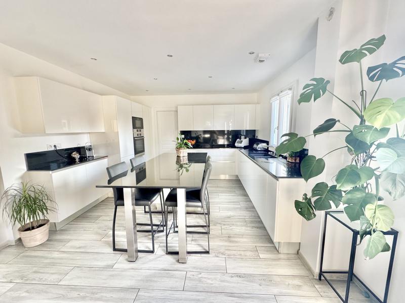 Maison - 147 m² - 5 pièces