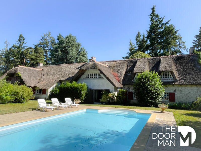 Maison - 350 m² - 15 pièces