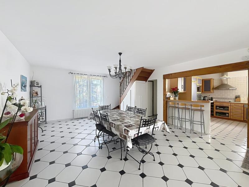 Maison - 208 m² - 8 pièces