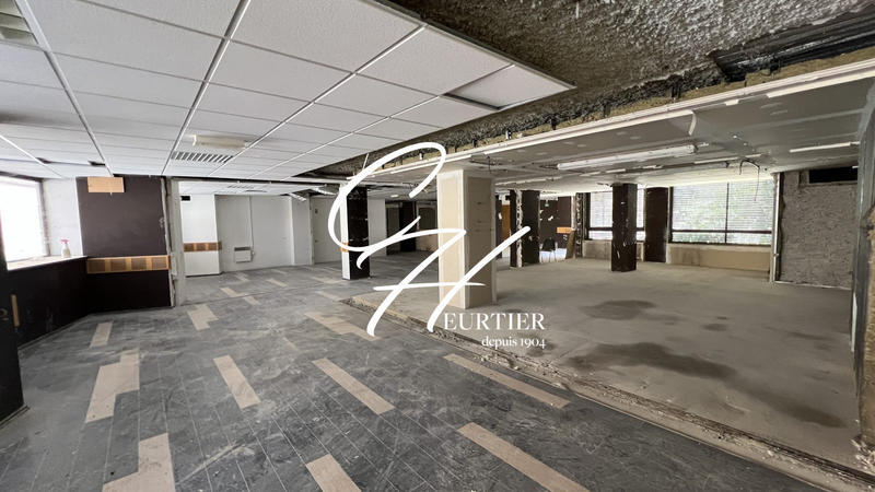 Local commercial - 317 m²