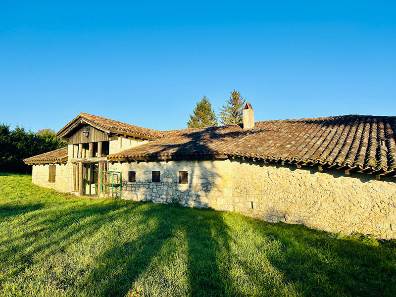 Maison - 362 m² - 9 pièces