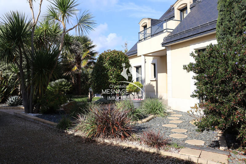 Maison contemporaine - 172 m² - 7 pièces