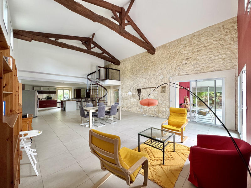 Maison - 250 m² - 7 pièces