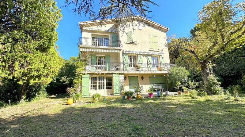 Maison - 320 m² - 10 pièces