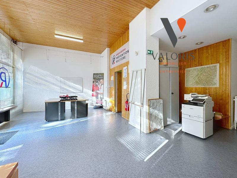 Local commercial - 97 m² - 3 pièces