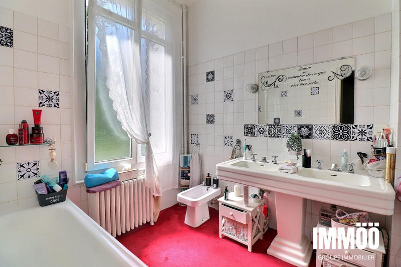 Maison - 265 m² - 6 pièces