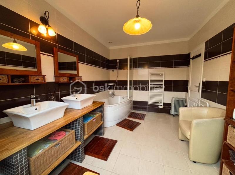 Maison - 144 m² - 7 pièces