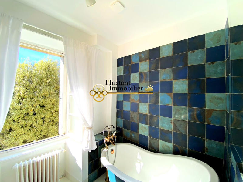 Maison - 185 m² - 11 pièces