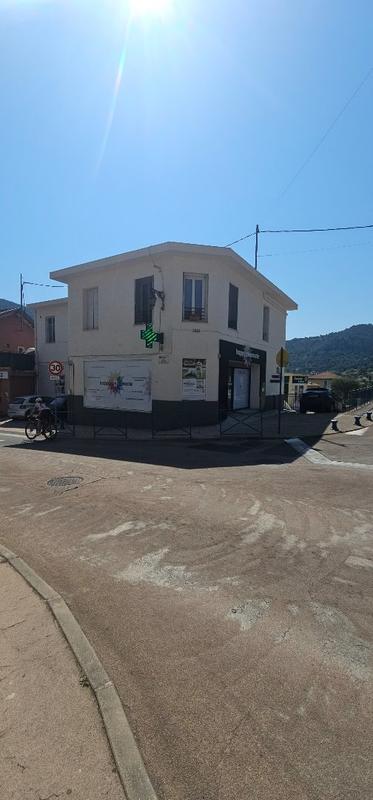 Immeuble - 230 m² - 3 pièces