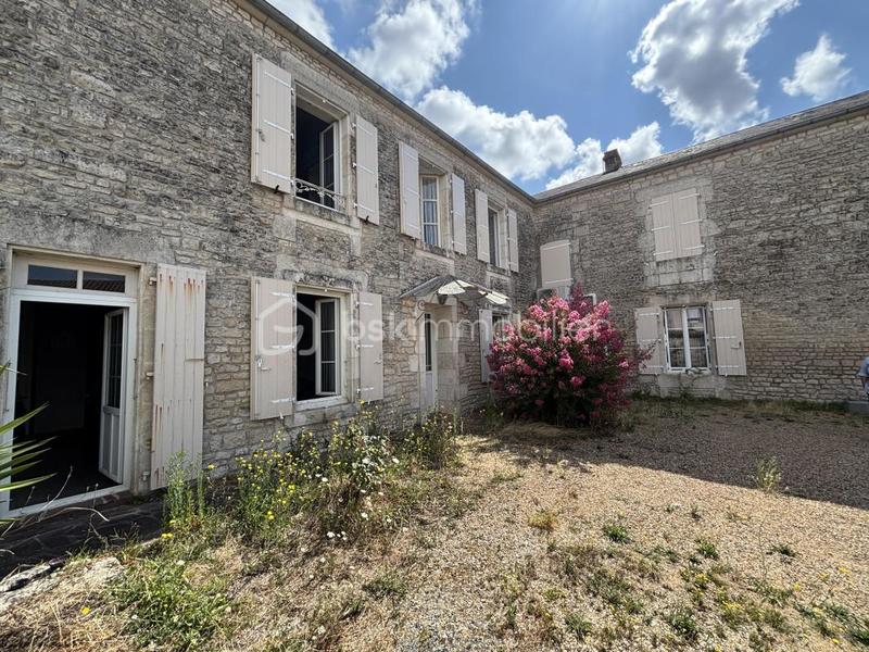 Maison - 233 m² - 8 pièces