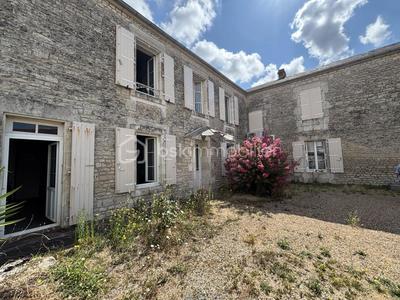 Maison - 233 m² - 8 pièces