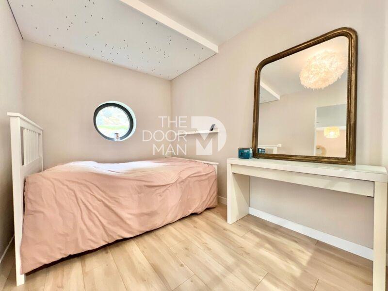 Maison - 239 m² - 7 pièces