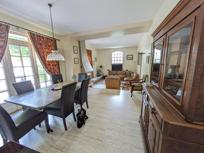 Maison - 218 m² - 11 pièces