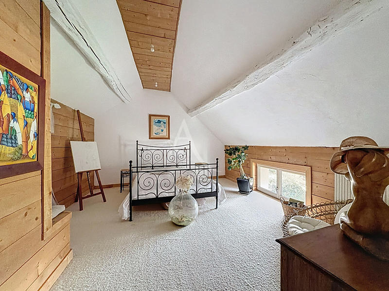 Maison - 261 m² - 8 pièces