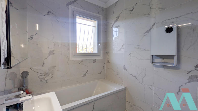 Maison - 182 m² - 6 pièces