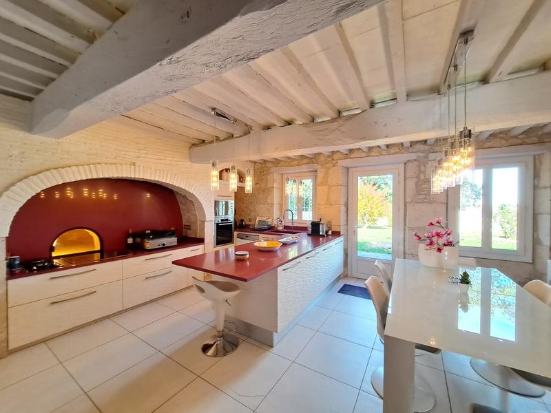 Maison - 250 m² - 6 pièces