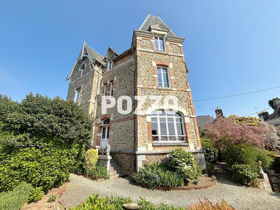 Maison - 249 m² - 9 pièces