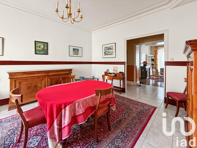 Maison - 270 m² - 8 pièces