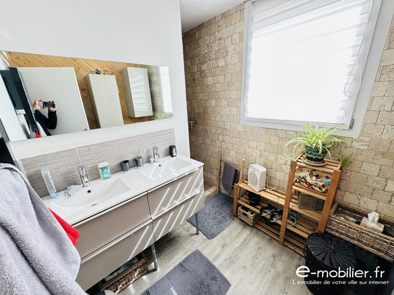 Maison - 299 m² - 12 pièces