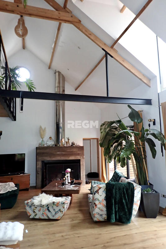 Maison - 310 m² - 8 pièces