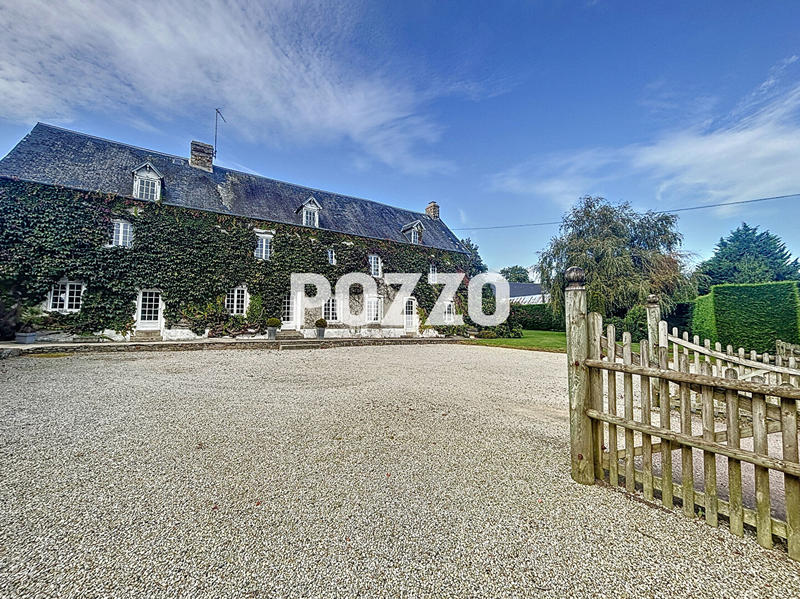 Maison - 248 m² - 9 pièces