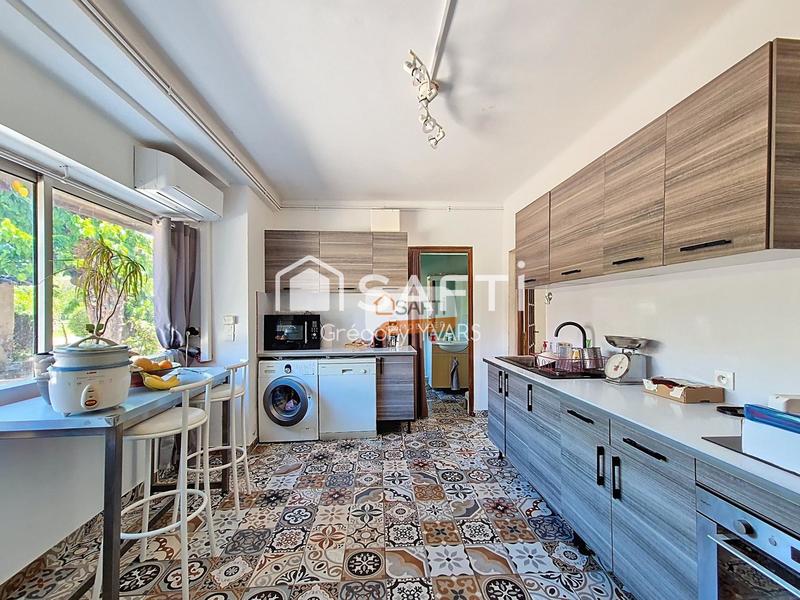 Maison - 310 m² - 20 pièces