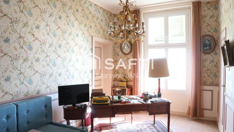 Appartement - 218 m² - 7 pièces