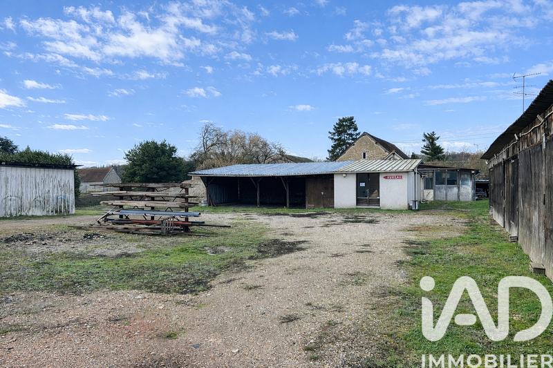 Maison - 713 m² - 5 pièces