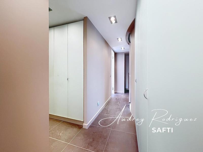 Maison - 217 m² - 6 pièces