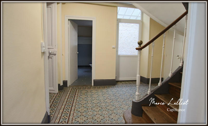 Maison - 204 m² - 9 pièces