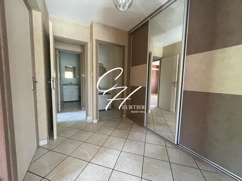 Appartement - 96 m² - 5 pièces