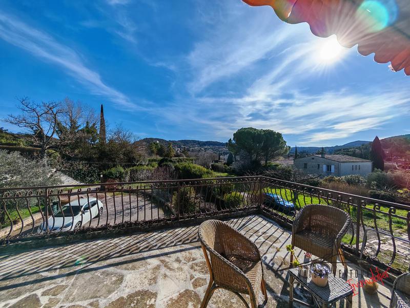 Villa - 235 m² - 9 pièces