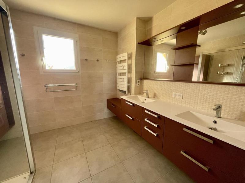 Maison - 210 m² - 7 pièces