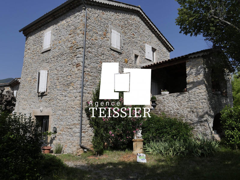 Maison - 181 m² - 6 pièces