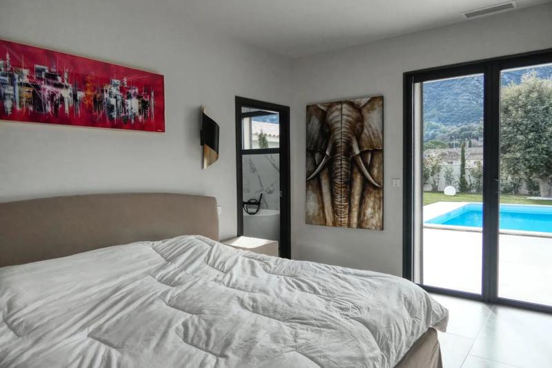 Maison - 200 m² - 7 pièces