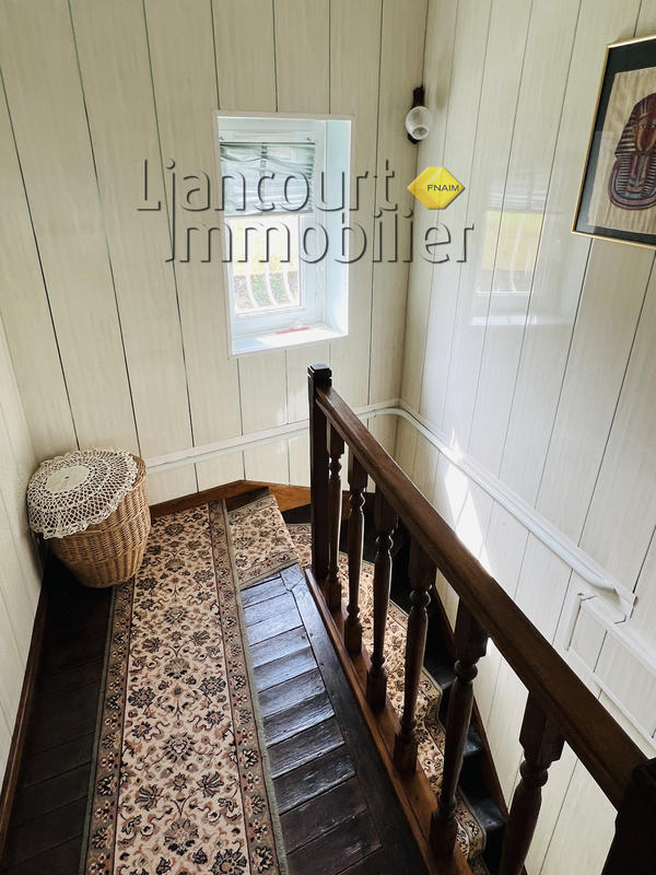 Maison - 180 m² - 8 pièces