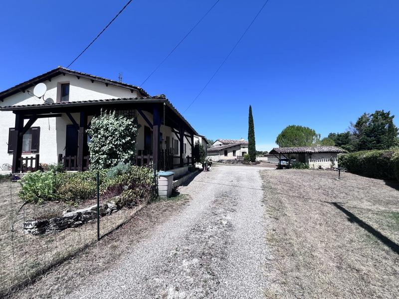 Maison traditionnelle - 143 m² - 8 pièces