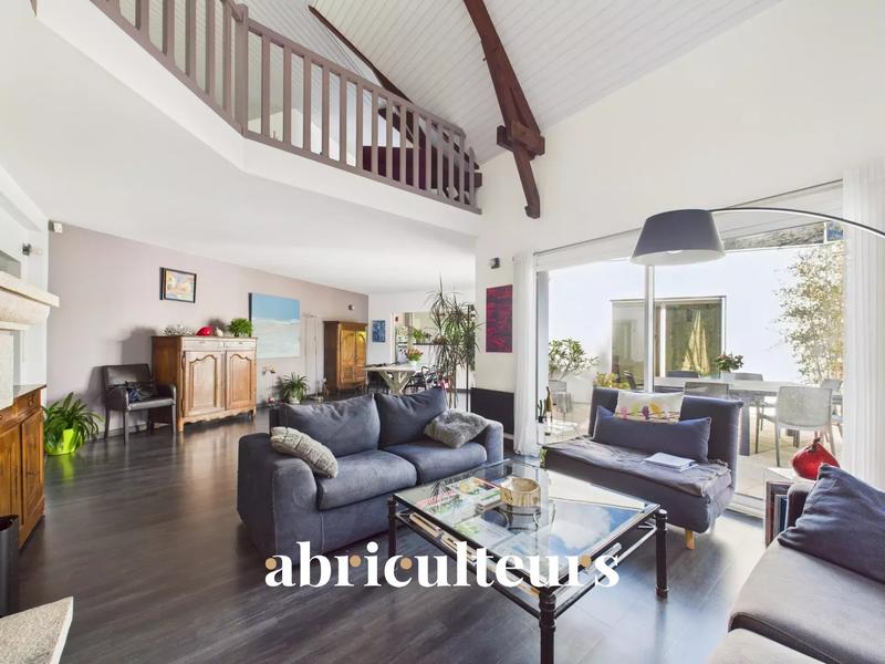 Maison - 258 m² - 7 pièces